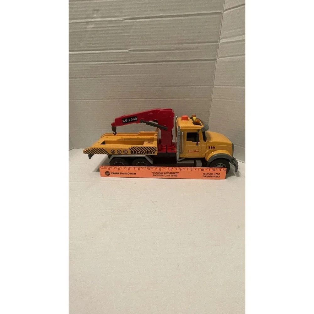 Toy Star KGT7000 Recovery Tow Truck Crane Wrecker Yellow Red Heavy Duty Toy